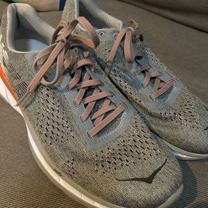 Hola One One Time to Fly